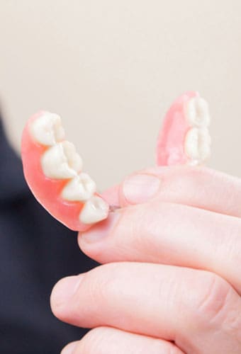 Geans Clinic - About Dentures